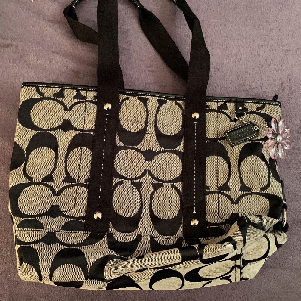 Signature Coach Bag with Daisy Charm